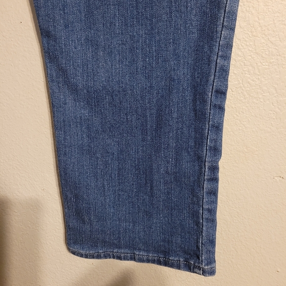 Levi's Bold Curve Cropped Jeans - Picture 11 of 16